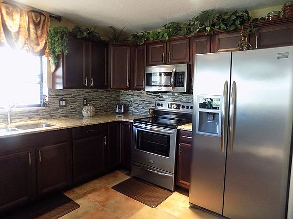 5th image of 814 Angelina Ct