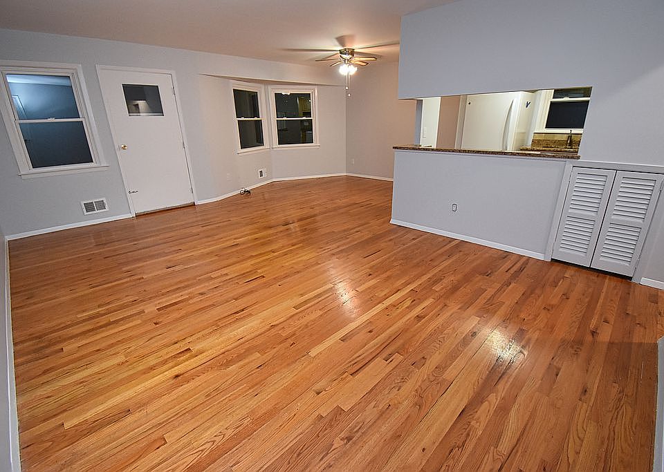 1st image of 33 Warwick Pl #33C
