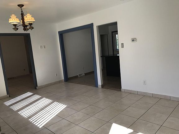 5th image of 253 W Donna Dr