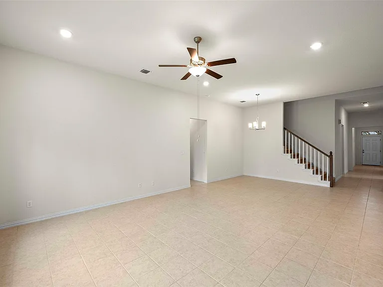 182 Palmillas Dr — Photo 18