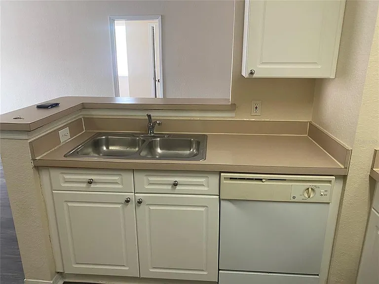 18001 Richmond Place Dr #222 — Photo 3