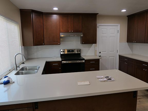 3rd image of 3367 Quesada Dr
