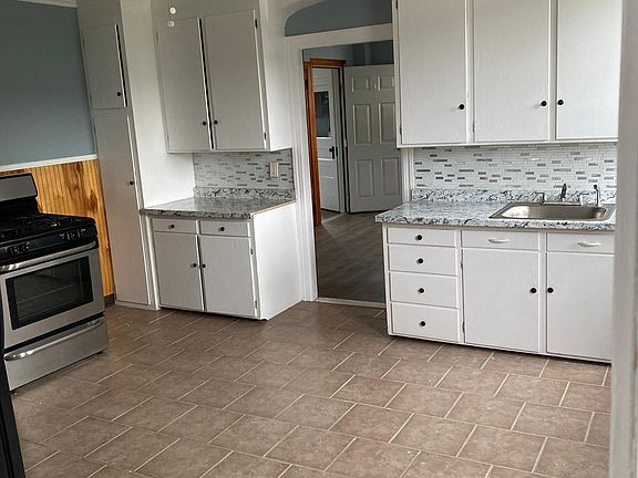 3rd image of 40 Main Street Manville #1L