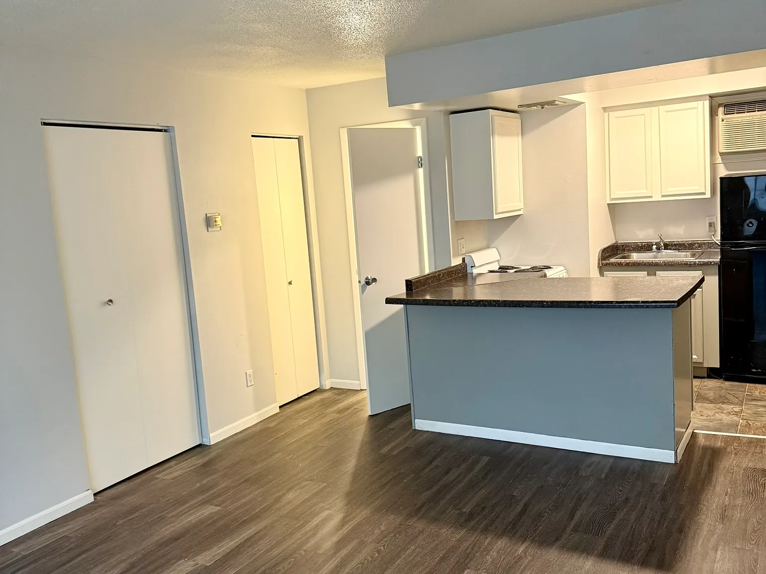 Studio, $904 — Photo 2