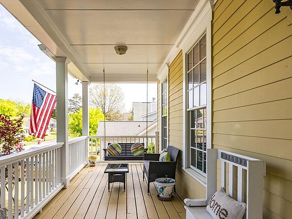 5th image of 1081 Ash St