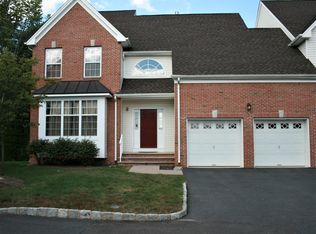 907 Swallow Ct #910, North Brunswick, NJ 08902