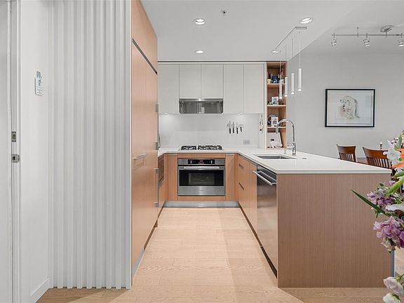 3rd image of 1033 Cook St #511