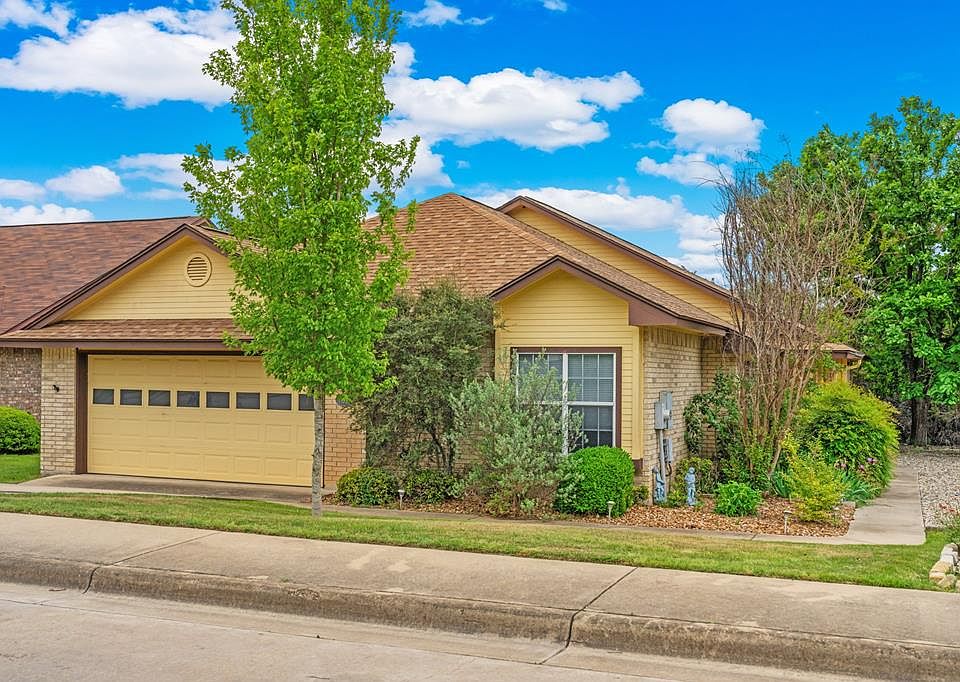 1st image of 1253 Victory Ln