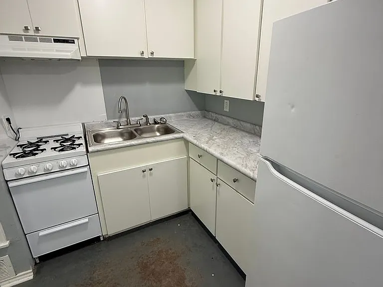 210 E Parkway Dr #A-D — Photo 5
