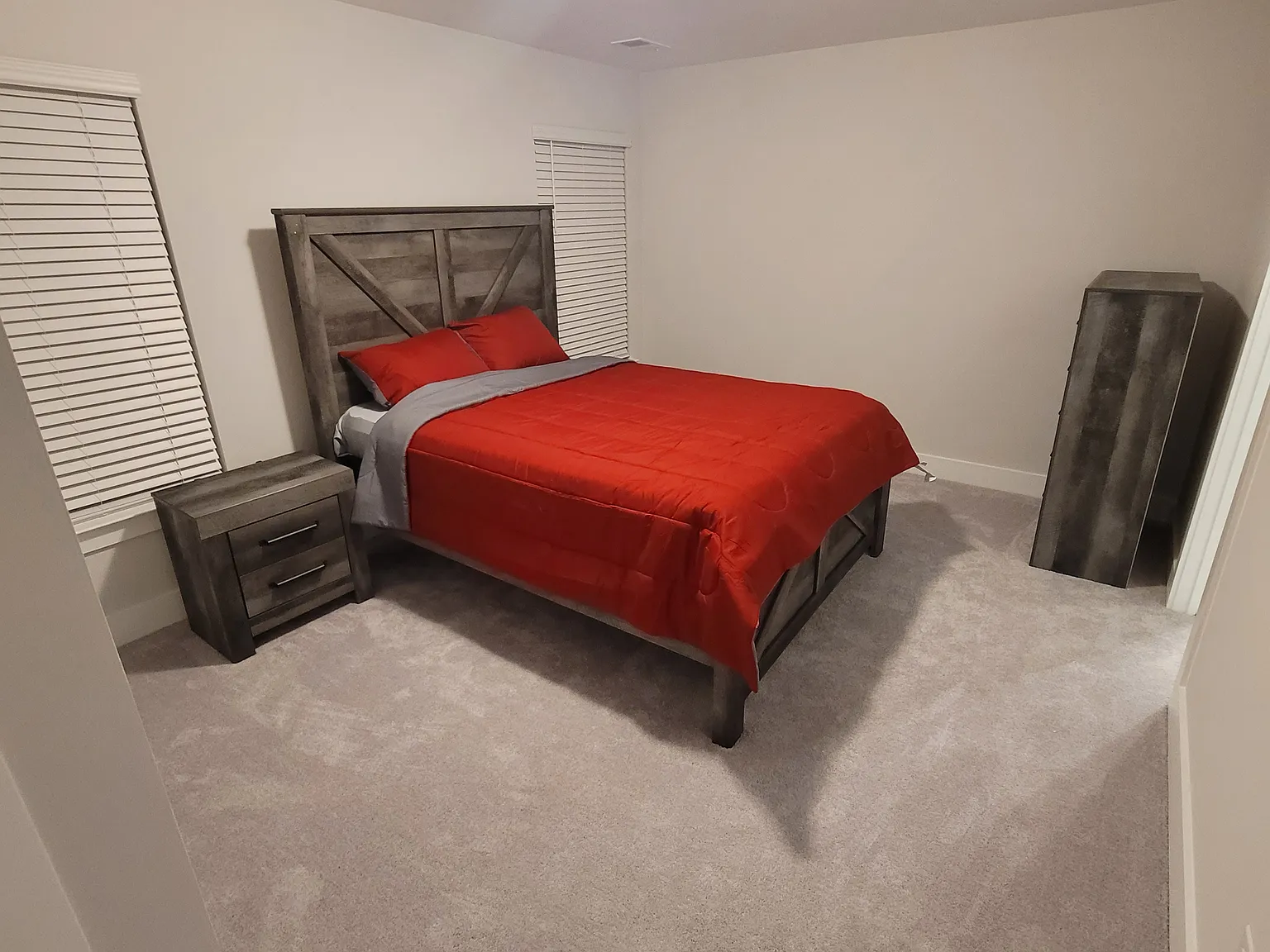 4584 Mixson Ave — Photo 4