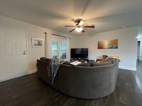 3rd image of 318 Arapaho Trl