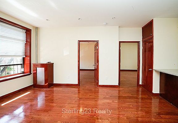 5th image of 3152 36th St APT 3F