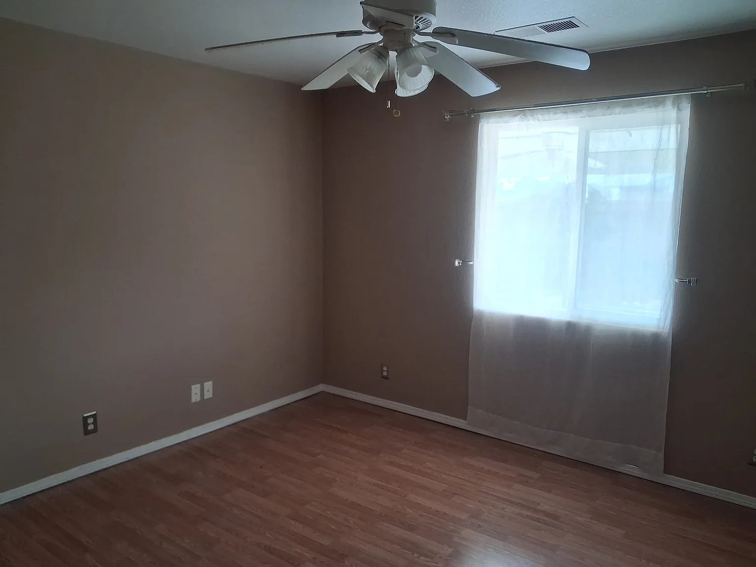 3 bed, 1248 sqft, $1,950 — Photo 4