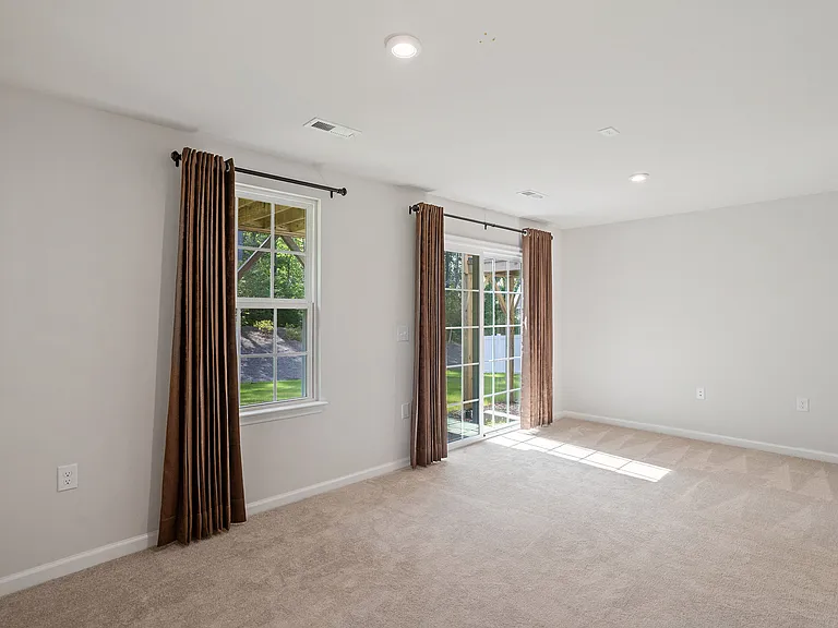 915 Romeria Dr — Photo 14