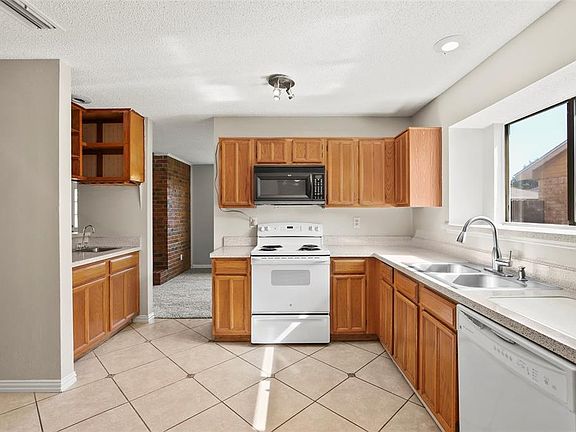 2nd image of 2646 Fairmont Dr