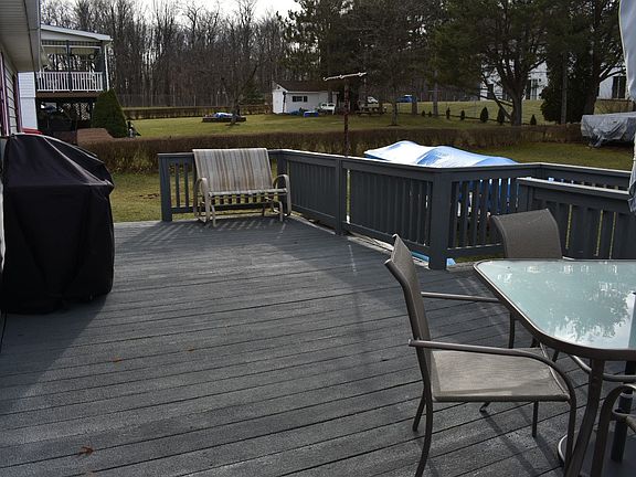 5th image of 136 Willow Dr