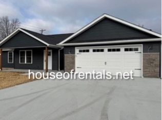 102 Townhouse Dr, Carterville, IL 62918