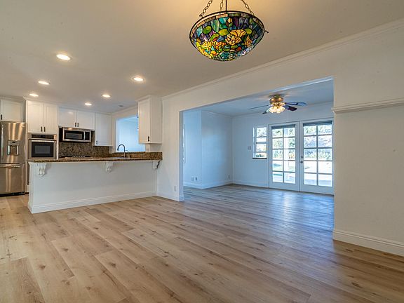 5th image of 3381 Gloria Dr
