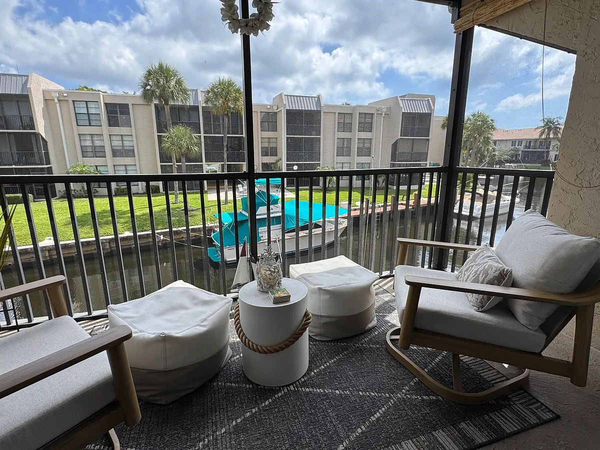 Building Photo - 6 Royal Palm Way #202