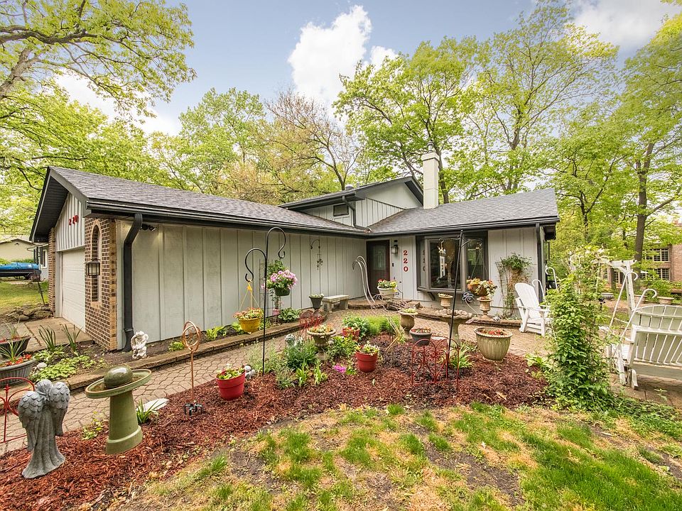 1st image of 220 Forest Ave