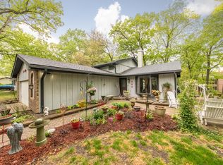 220 Forest Ave, Lake Zurich, IL 60047