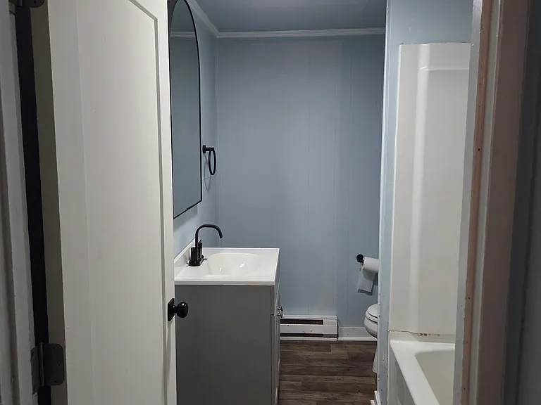 208 E Liberty St — Photo 2