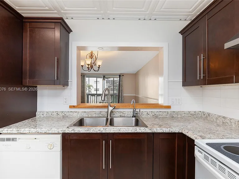 301 NE 14th Ave #307 — Photo 32