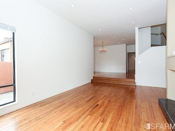 3rd image of 226 N Lake Merced Hls