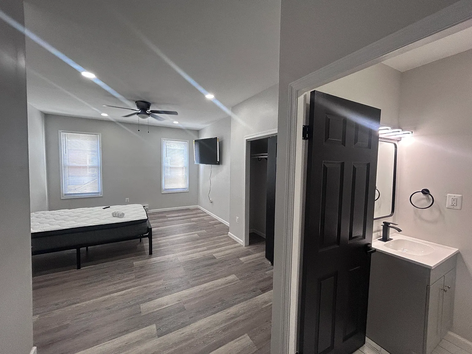 4 bed, 1200 sqft, $750 — Photo 2