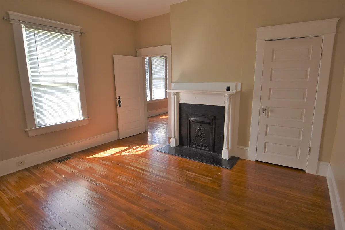 Photo 2 of 6 - 1201 N Elizabeth St #1 - Durham, NC Building Photo - 1201 N Elizabeth St #1
