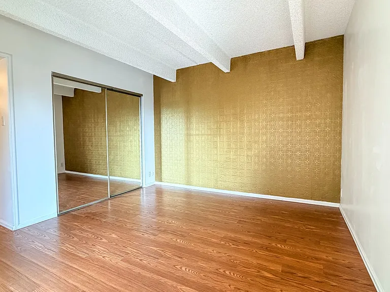 1433 N Williams St #602 — Photo 24