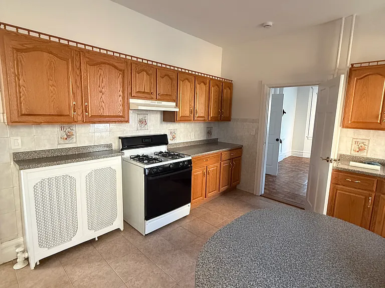 19 Neptune Ave — Photo 10