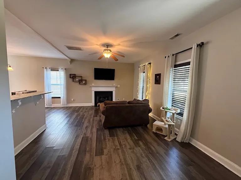 109 Lincolnton Ct — Photo 3