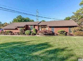 29 Middle Island Ave, Medford, NY 11763