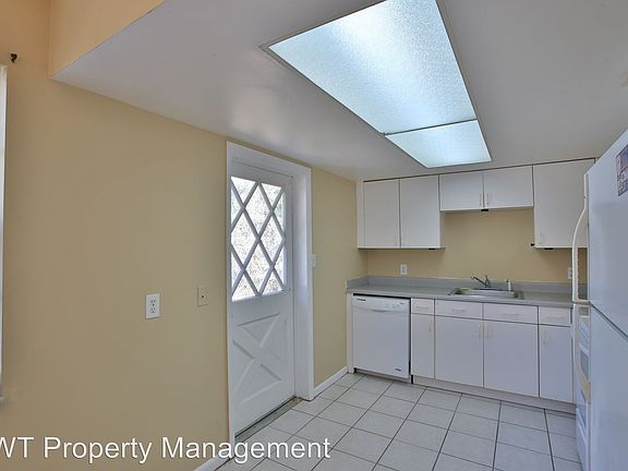 4th image of 1815 S Daytona Ave