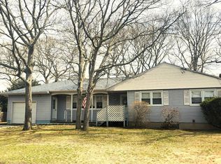 51 Gravel Hill Rd, Hampton Bays, NY 11946