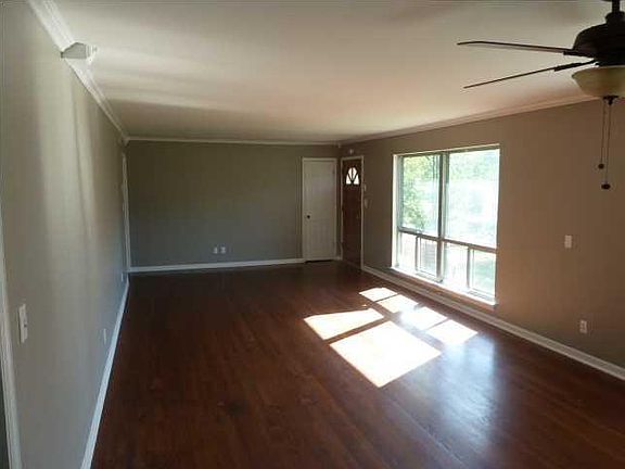 3rd image of 4005 Melinda Cir