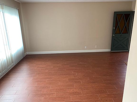 3rd image of 4615 N Bellflower Blvd APT 4