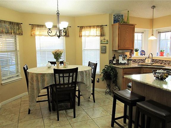 5th image of 3928 Berrybush Ln