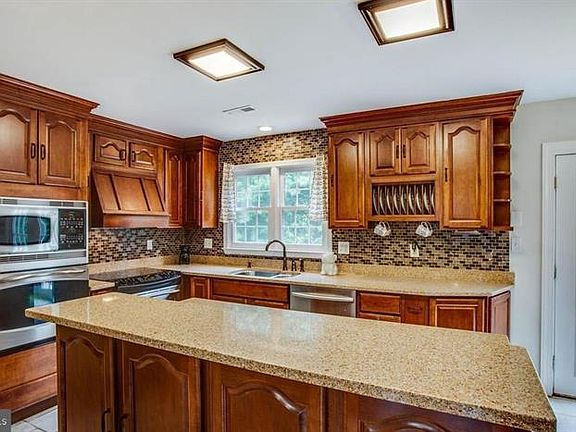 5th image of 10 Willow Glen Ct