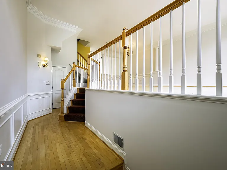 1156 Regal Oak Dr — Photo 4