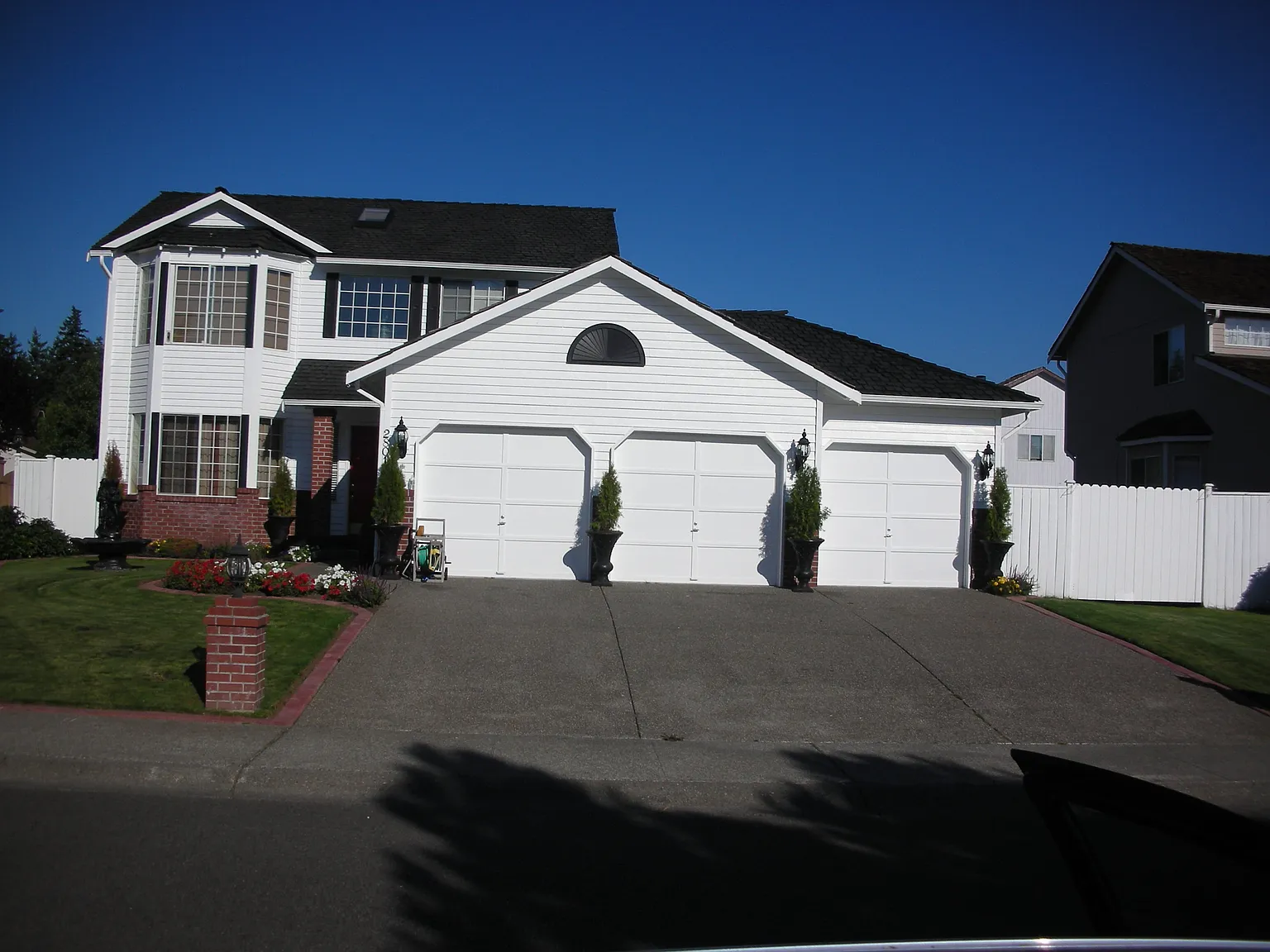 4 bed, 2.5 bath, 1710 sqft, $3,998 — Photo 2