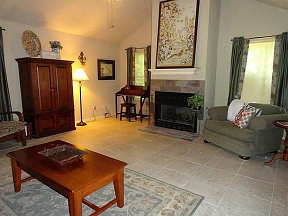 5th image of 401 Crowe Dr
