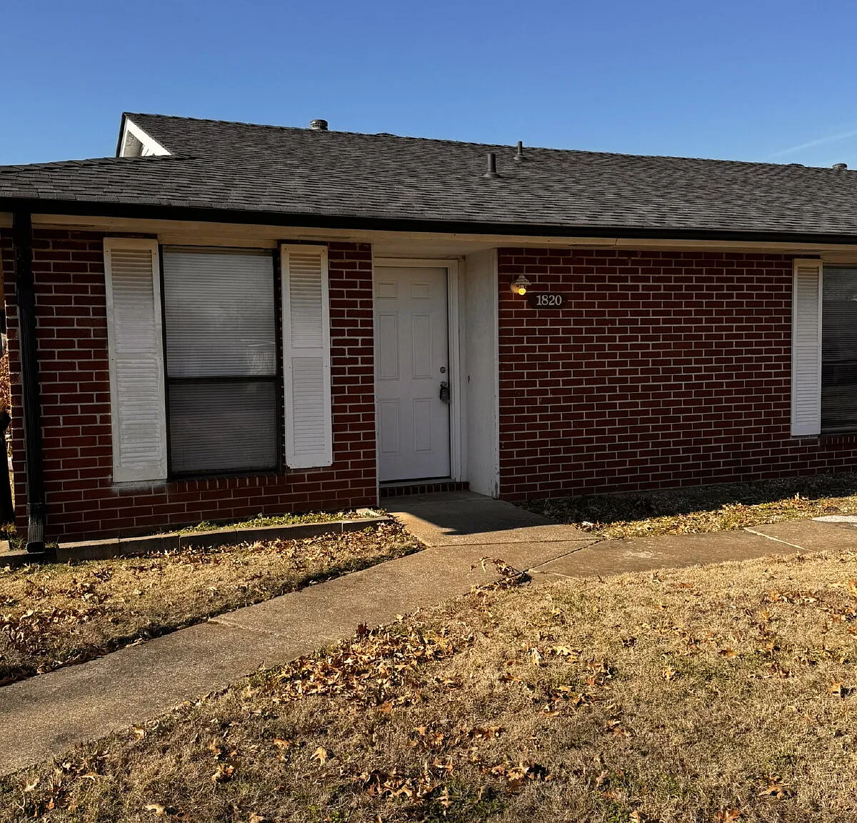 2 bed, 1.0 bath, $1,050 — Photo 1