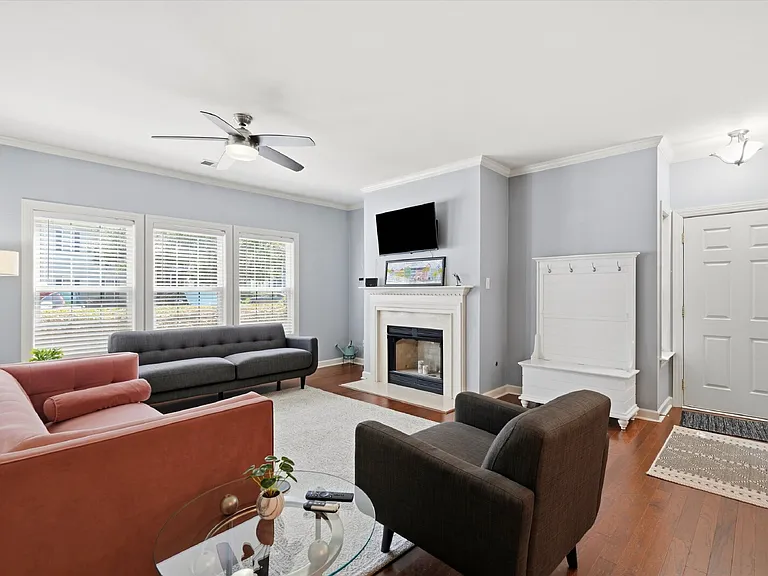 1202 Grove Park Dr — Photo 6