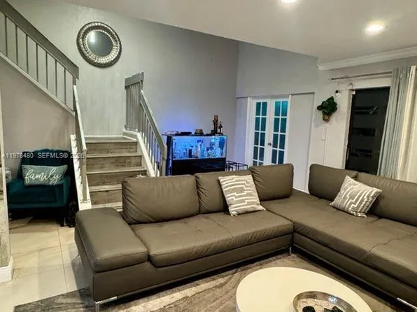 9523 NW 38th Pl, Sunrise, FL 33351