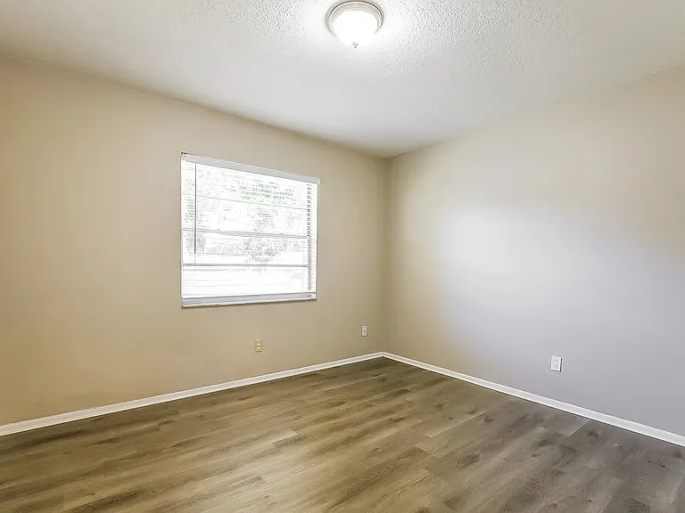 1410 Orchid Ln — Photo 12