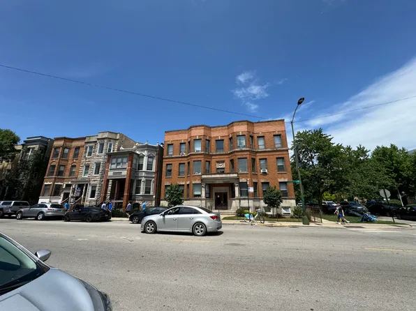 900 W Addison St APT 1, Chicago, IL 60613