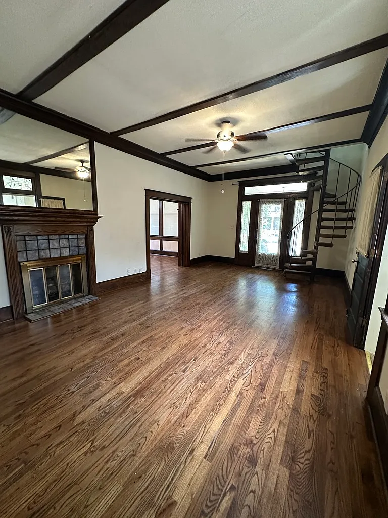 2 Bed / 2 Bath Duplex in Annesdale Historic District 2 Car Attached Garage — Photo 4