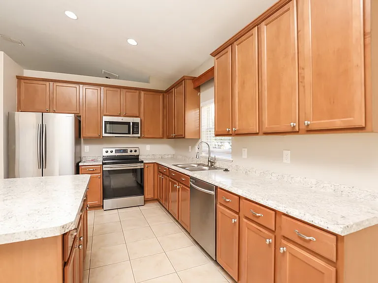 2101 Woodsedge Dr — Photo 8
